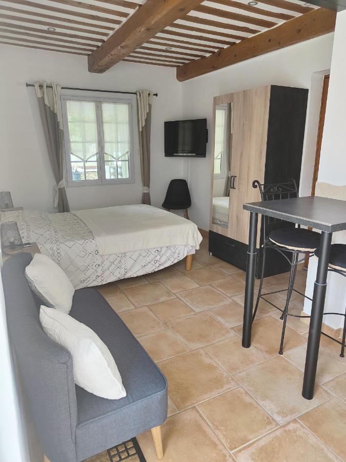 Studio Au Calme Avec Piscine Et Toutes Les Commodites Necessaires Le Thor Exteriér fotografie